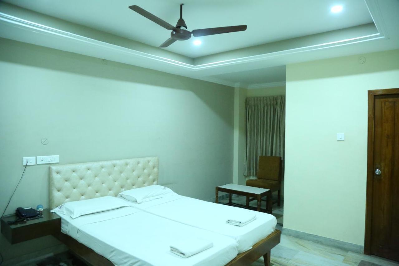 Hotel Chitra Tiruchirappalli Exterior photo